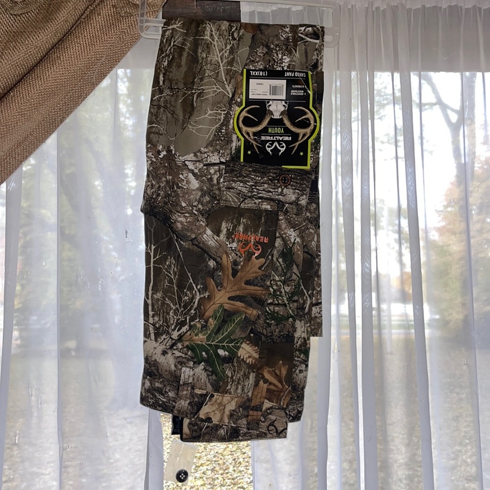 RealTree Youth Cargo pants Sz XXL(18)